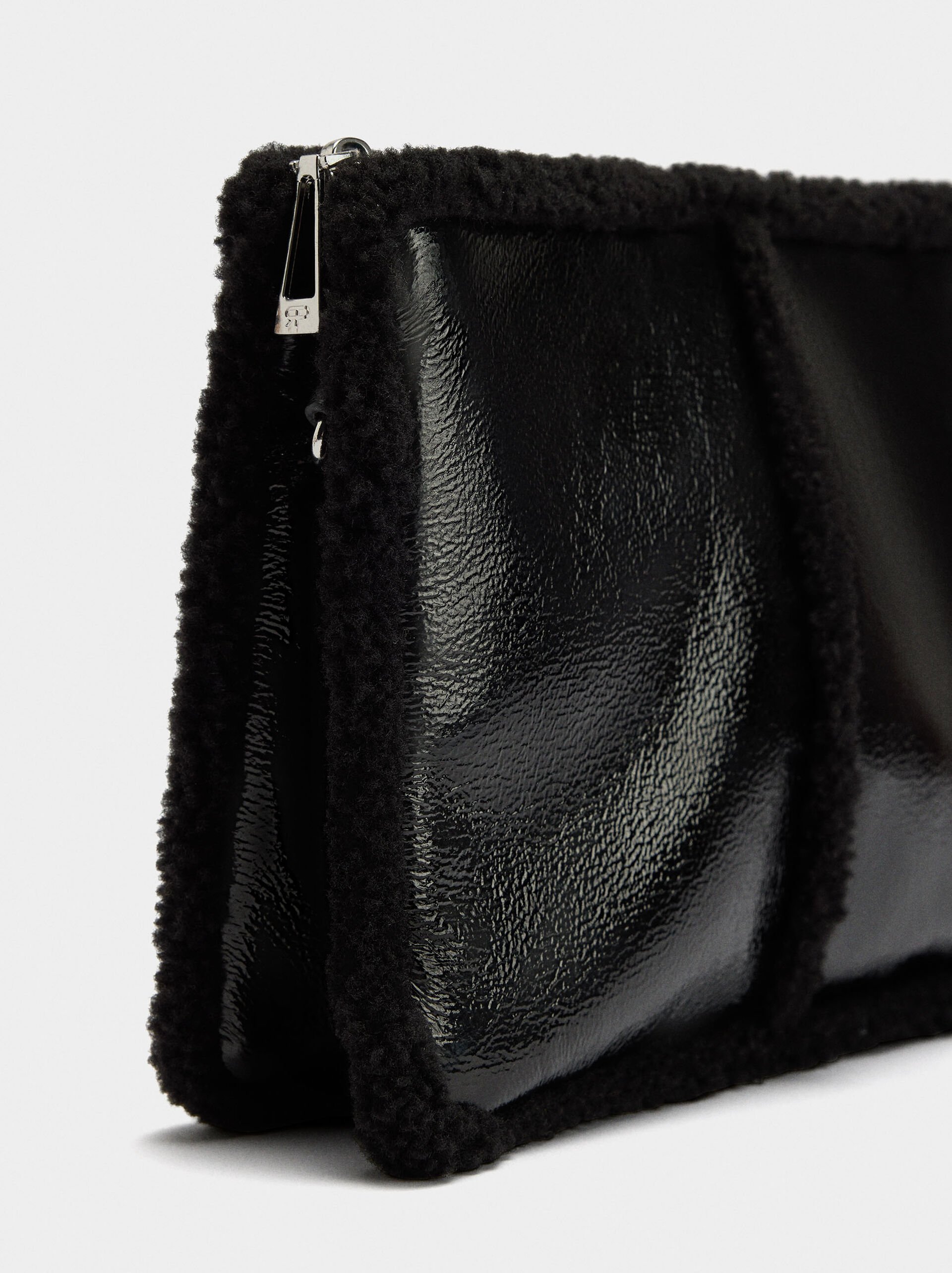 Sac bandoulière en bordures effet poil image number 1.0