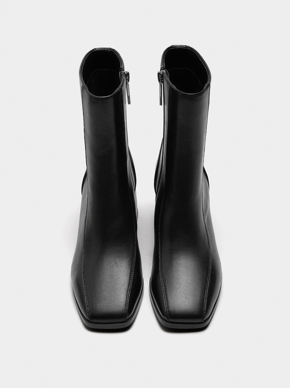 Ankle boots with wide heel