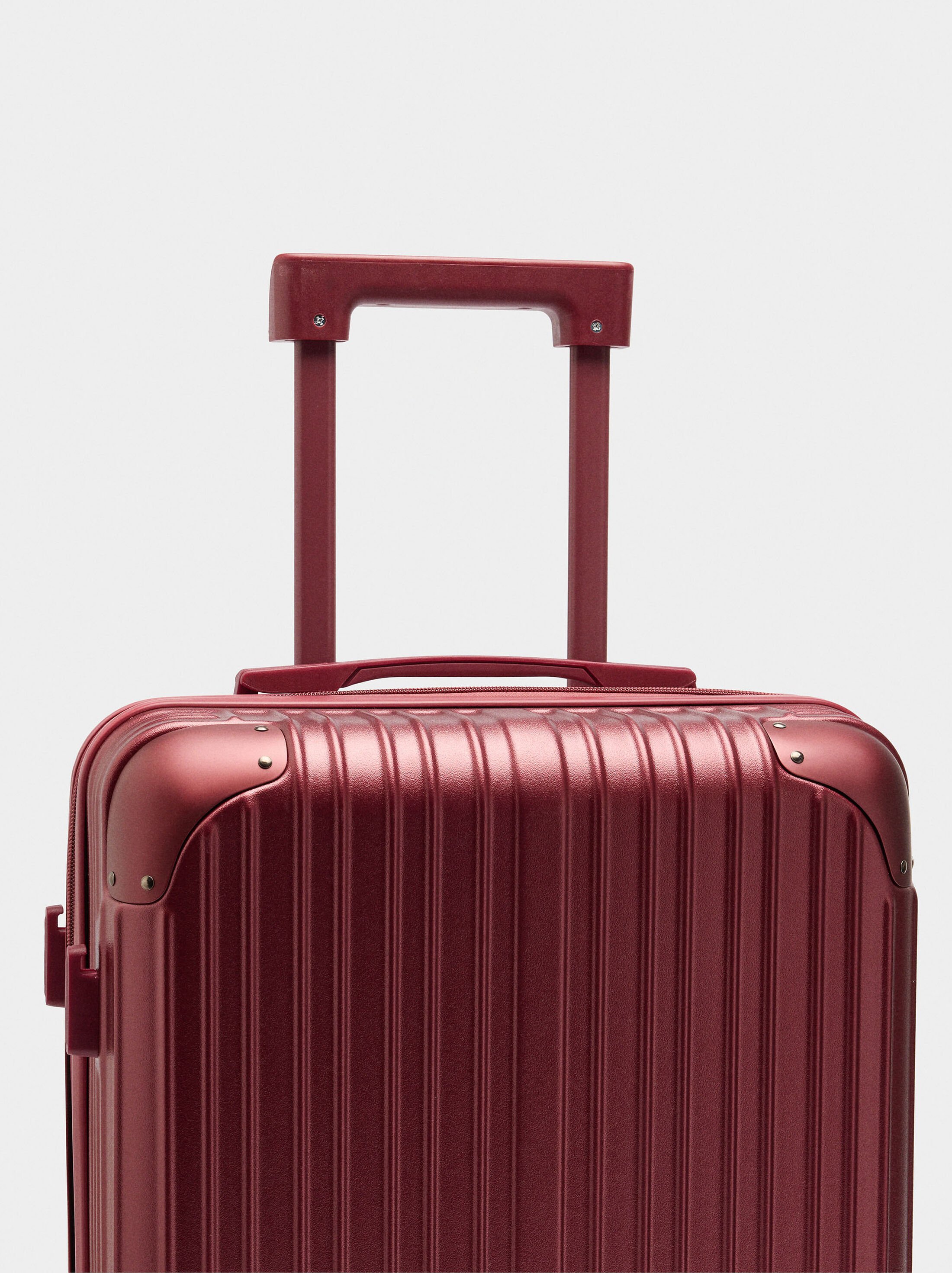 Maleta de viatge amb ratlles image number 3.0