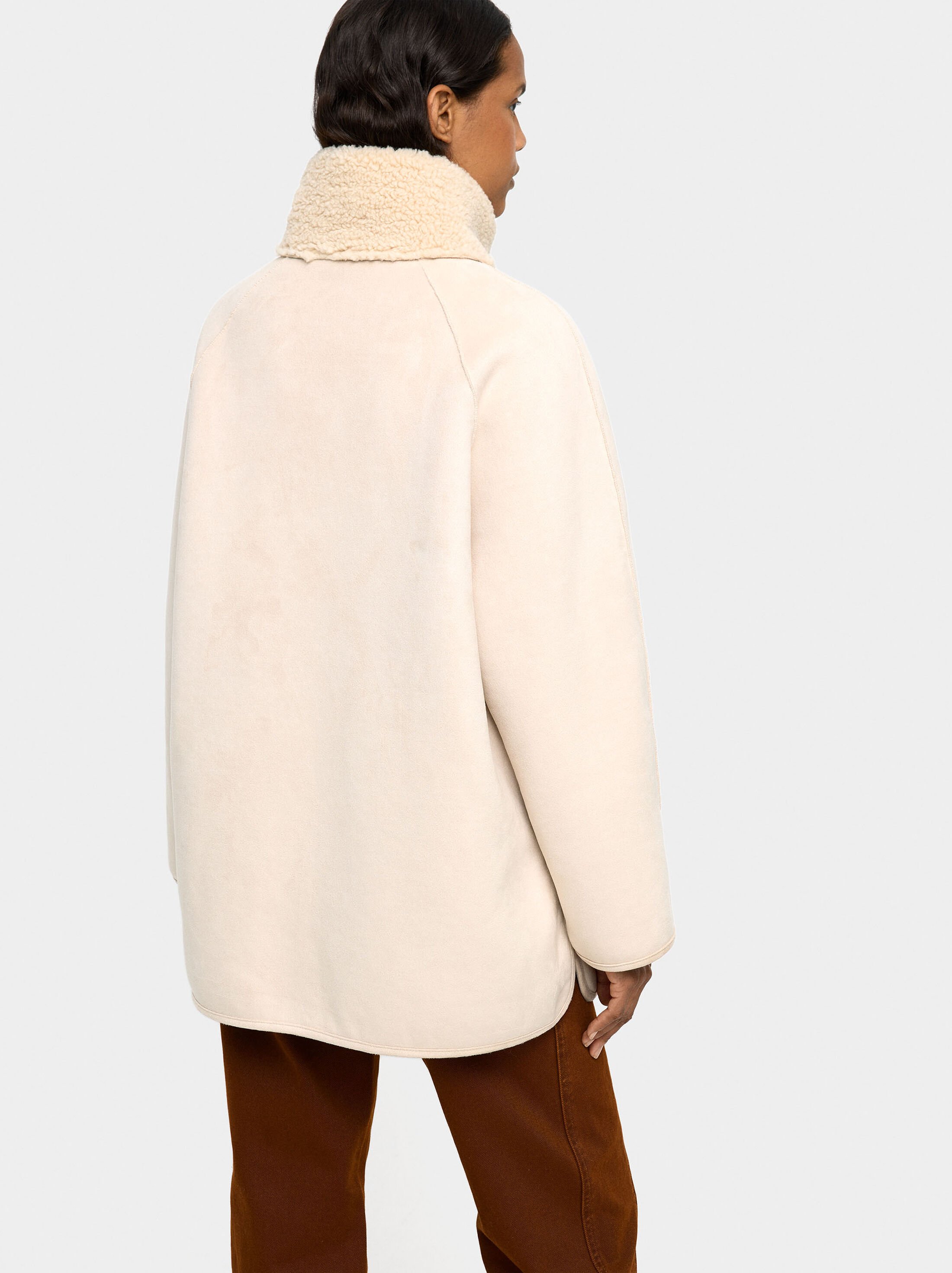 Reversible jacket with sherpa effect image number 3.0
