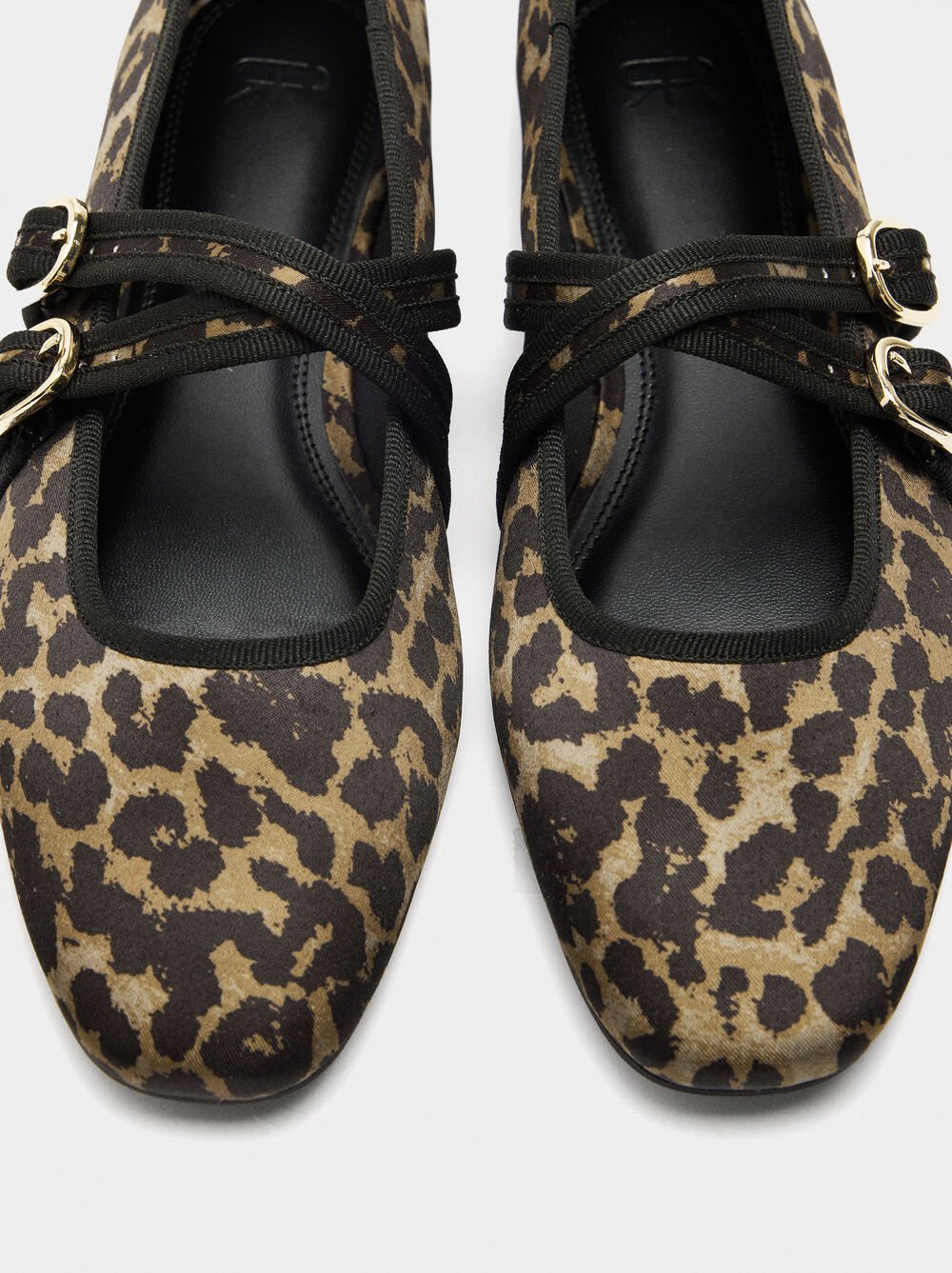 Ballet flats with animal printed fabric