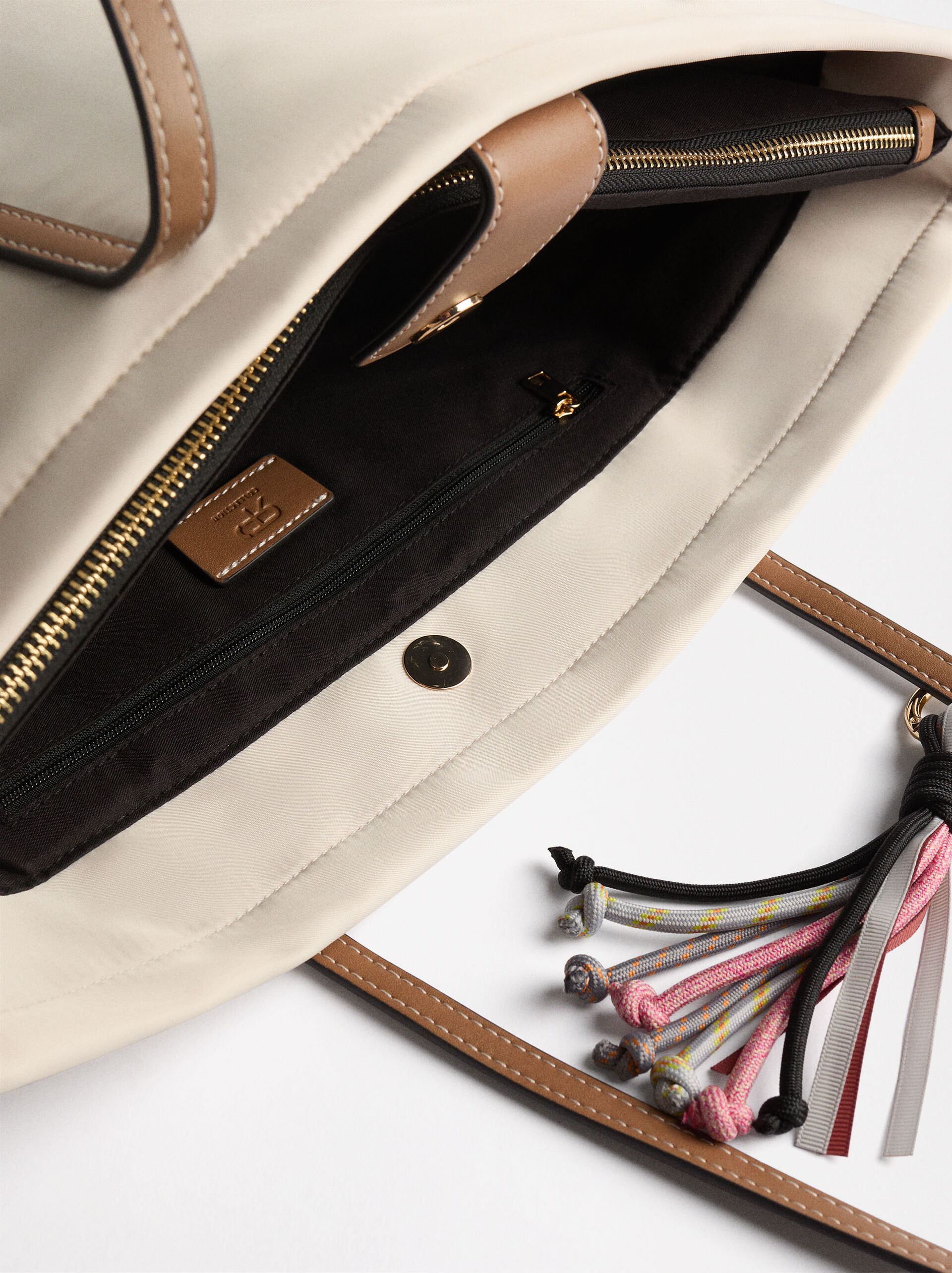 Nylon shopper bag with exterior pocket image number 4.0