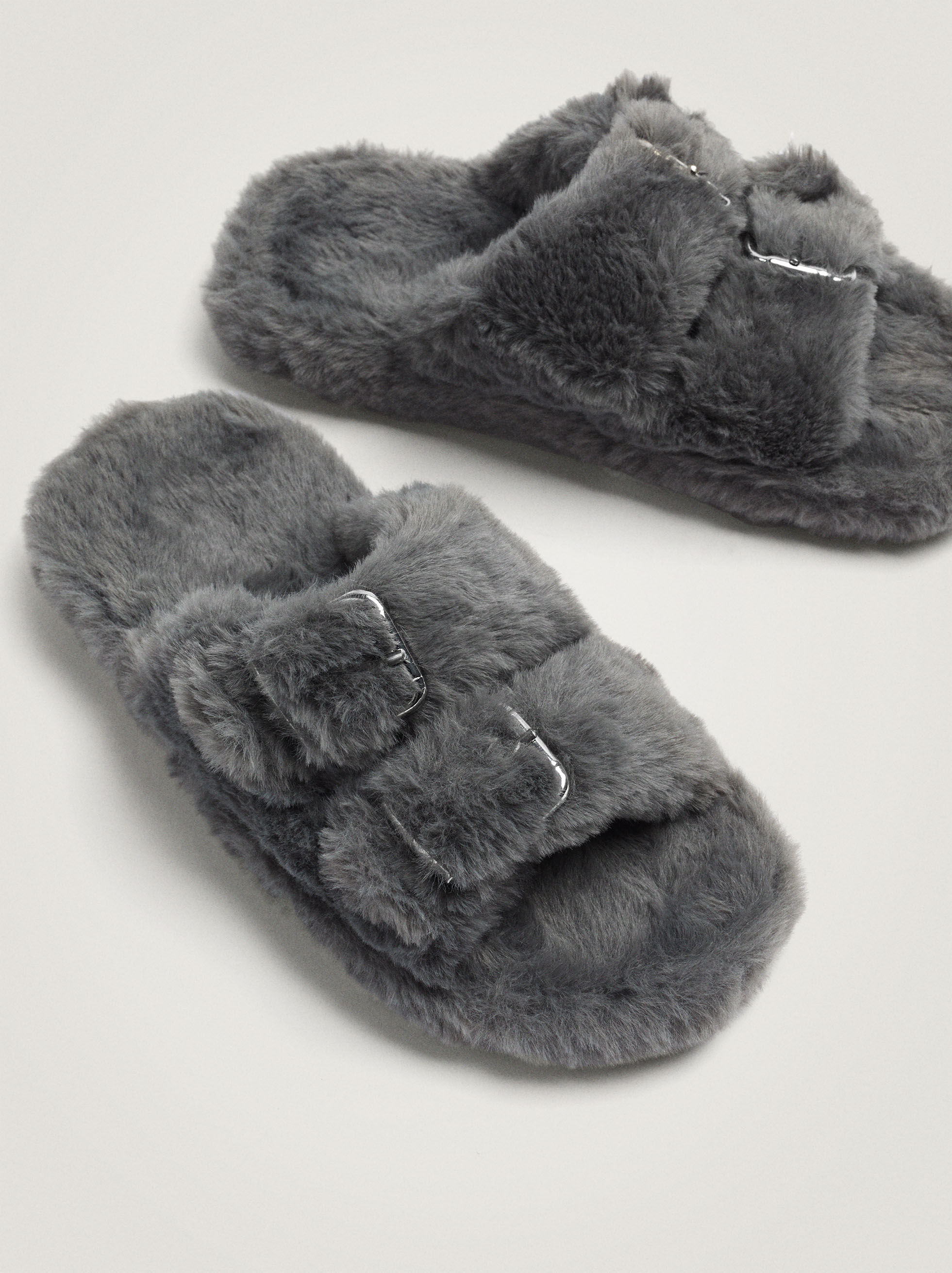 Fur Slippers With Grey - - Flat Shoes - parfois.com