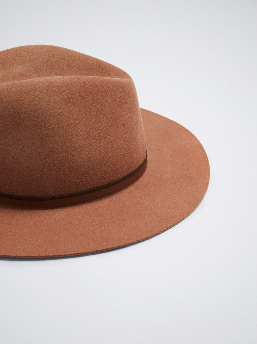 Woollen hat