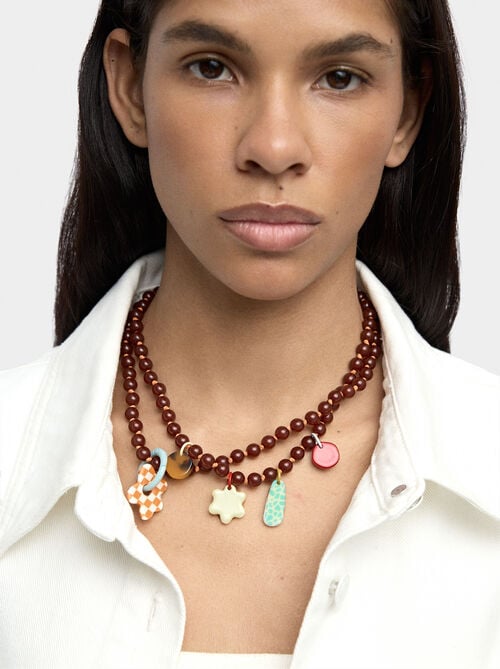 Collar doble de cuentas con charms