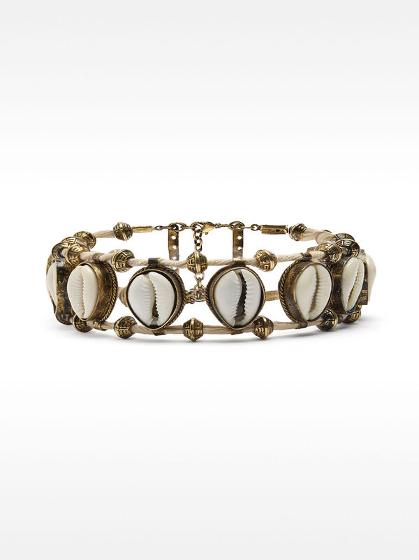 Choker with shells
