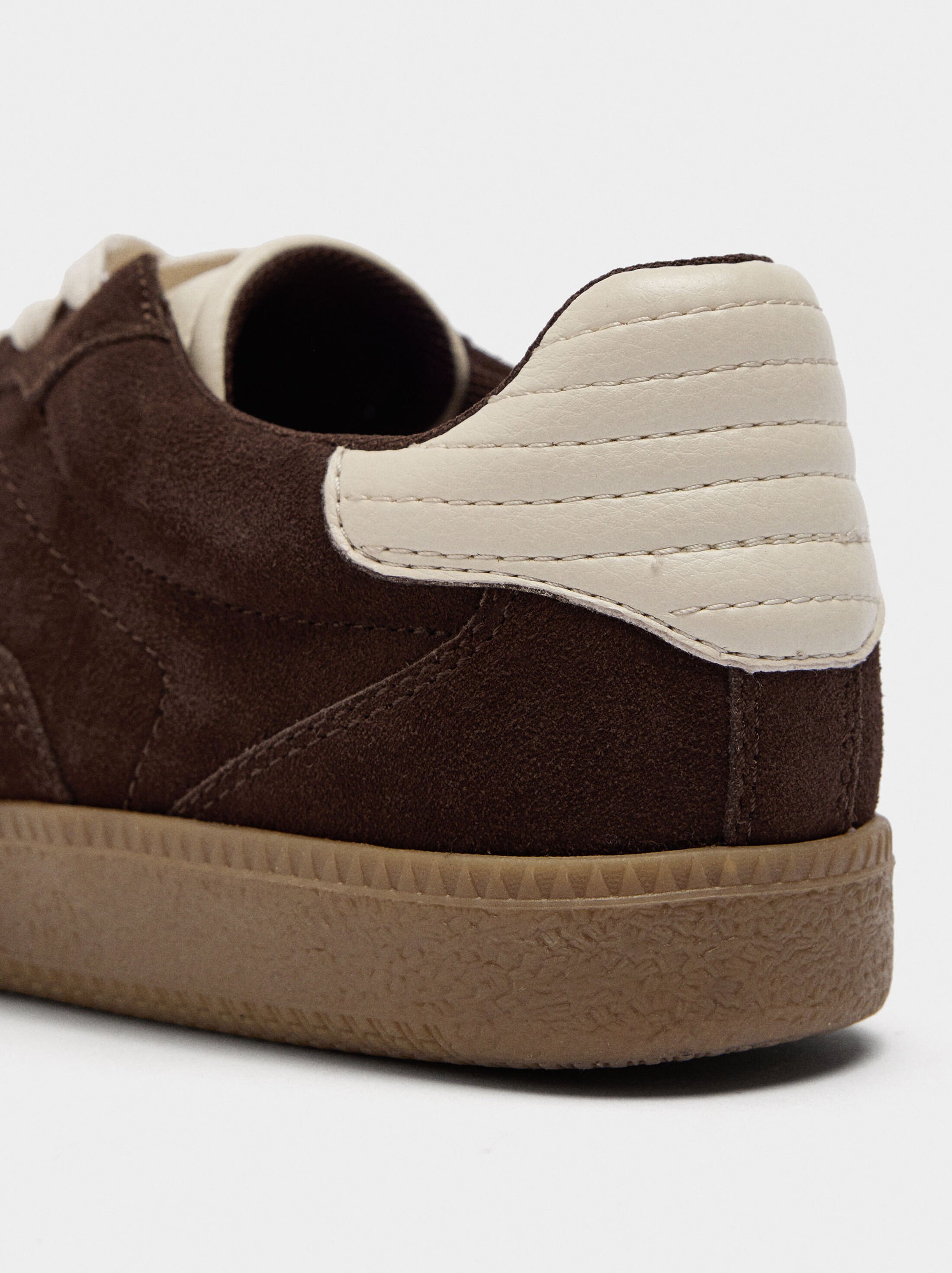 Contrast leather sneakers image number 4.0
