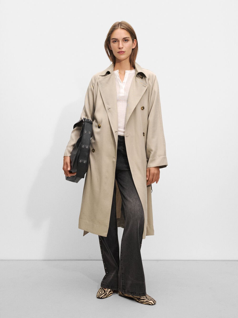 Trench coat with pockets