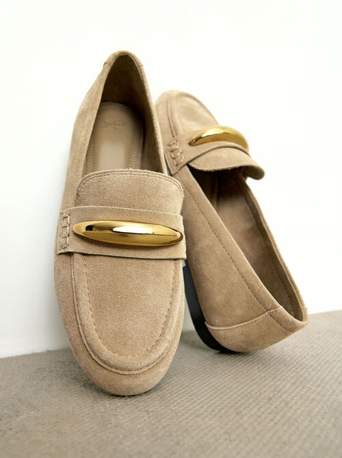Leather moccasins with metallic detail