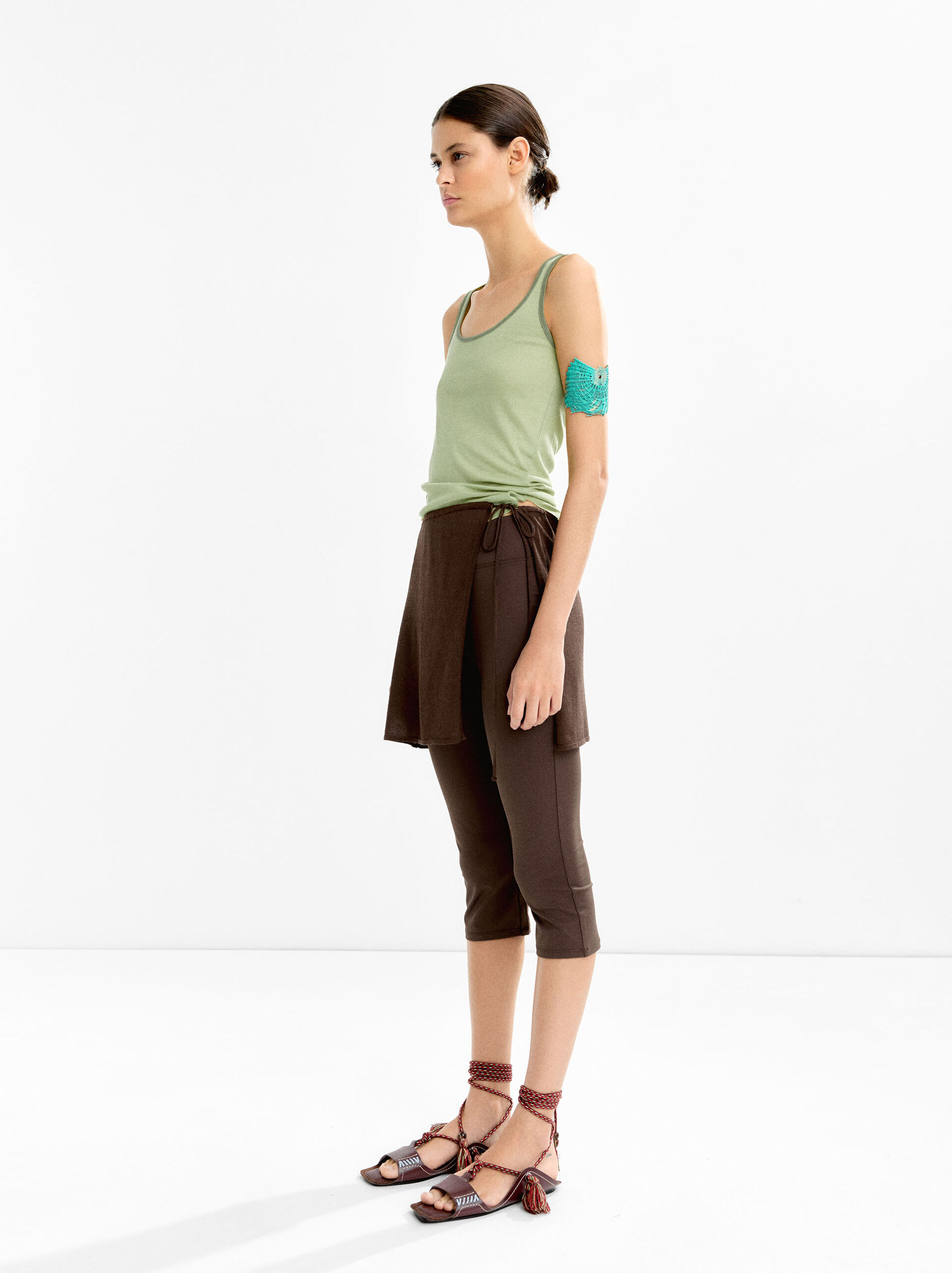 Round neck top image number 2.0