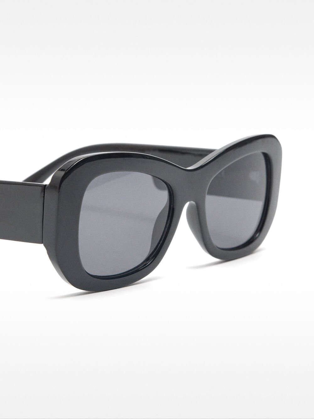 Sunglasses with squares