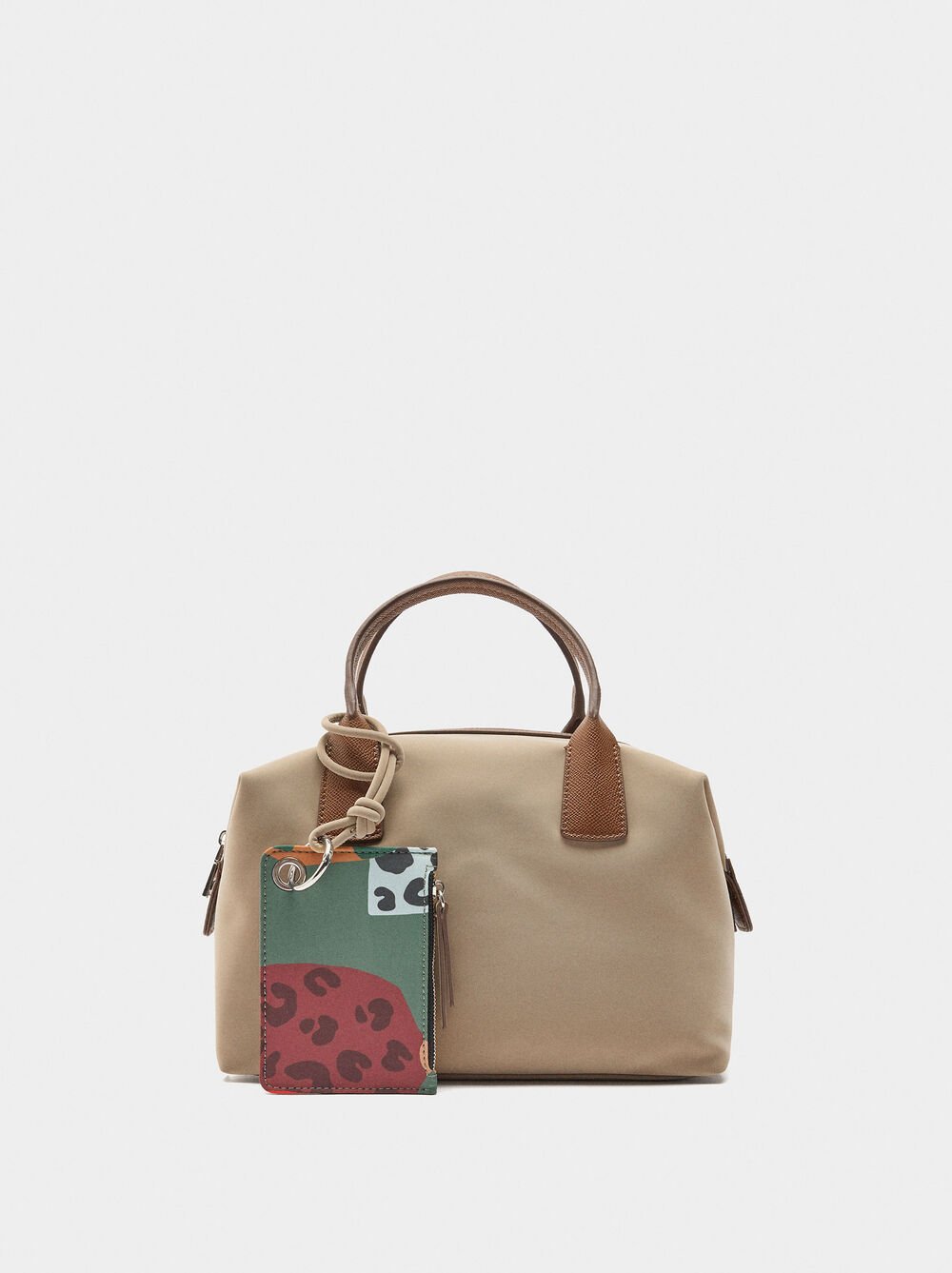 Sac cabas texture douce avec pendentif
