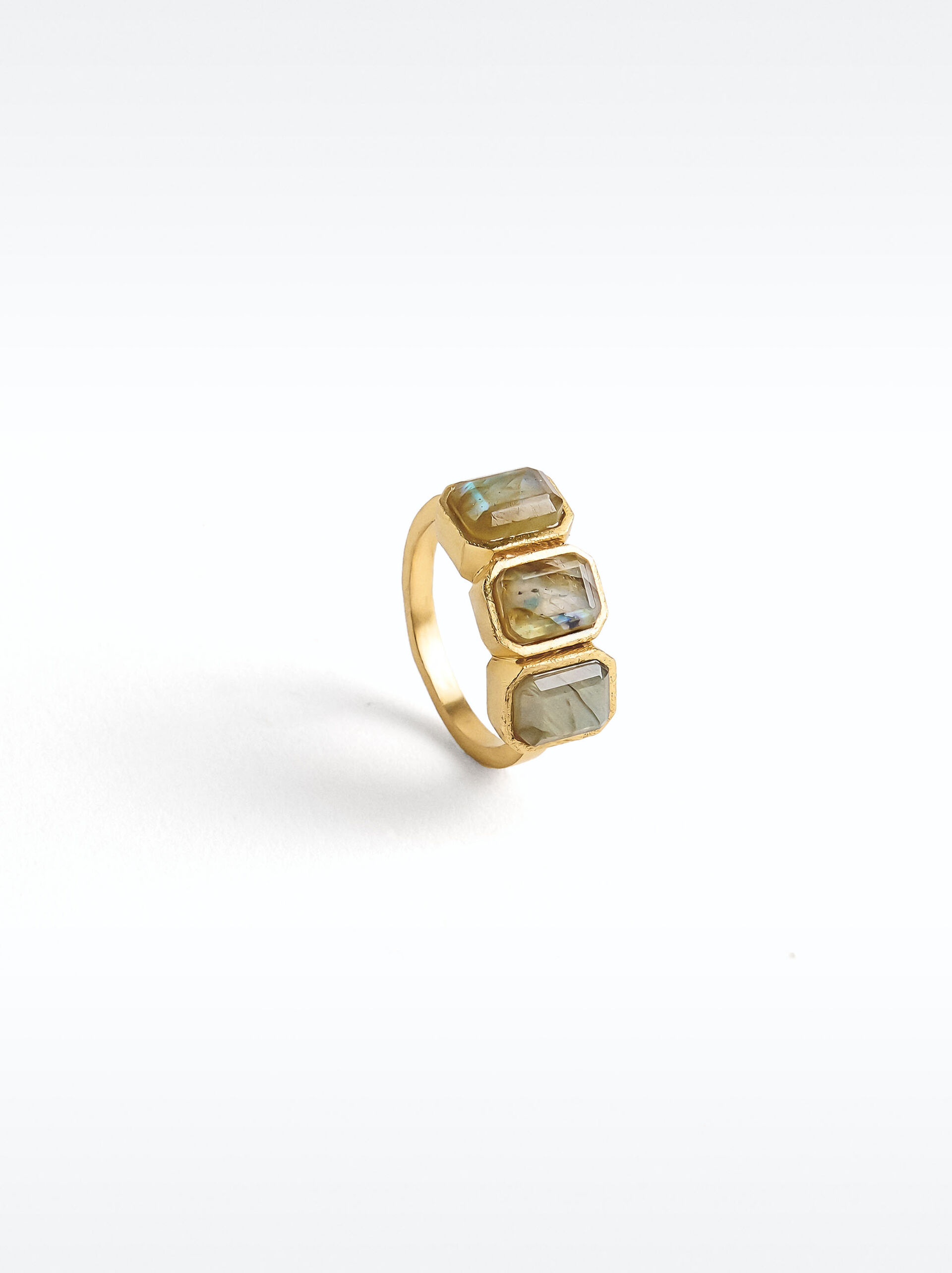 Anillo cuadrado con piedras image number 1.0