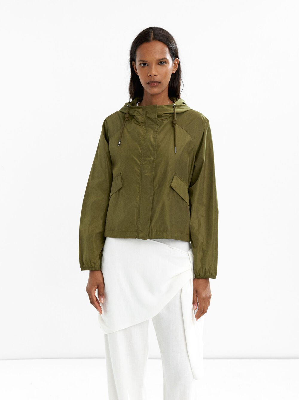 Satinjacke mit Kapuze