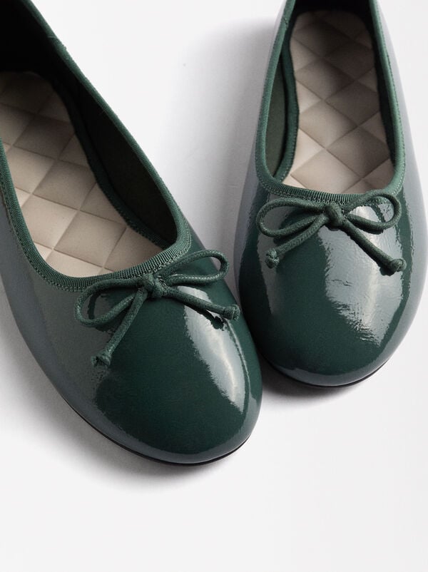 Ballet flats with bow