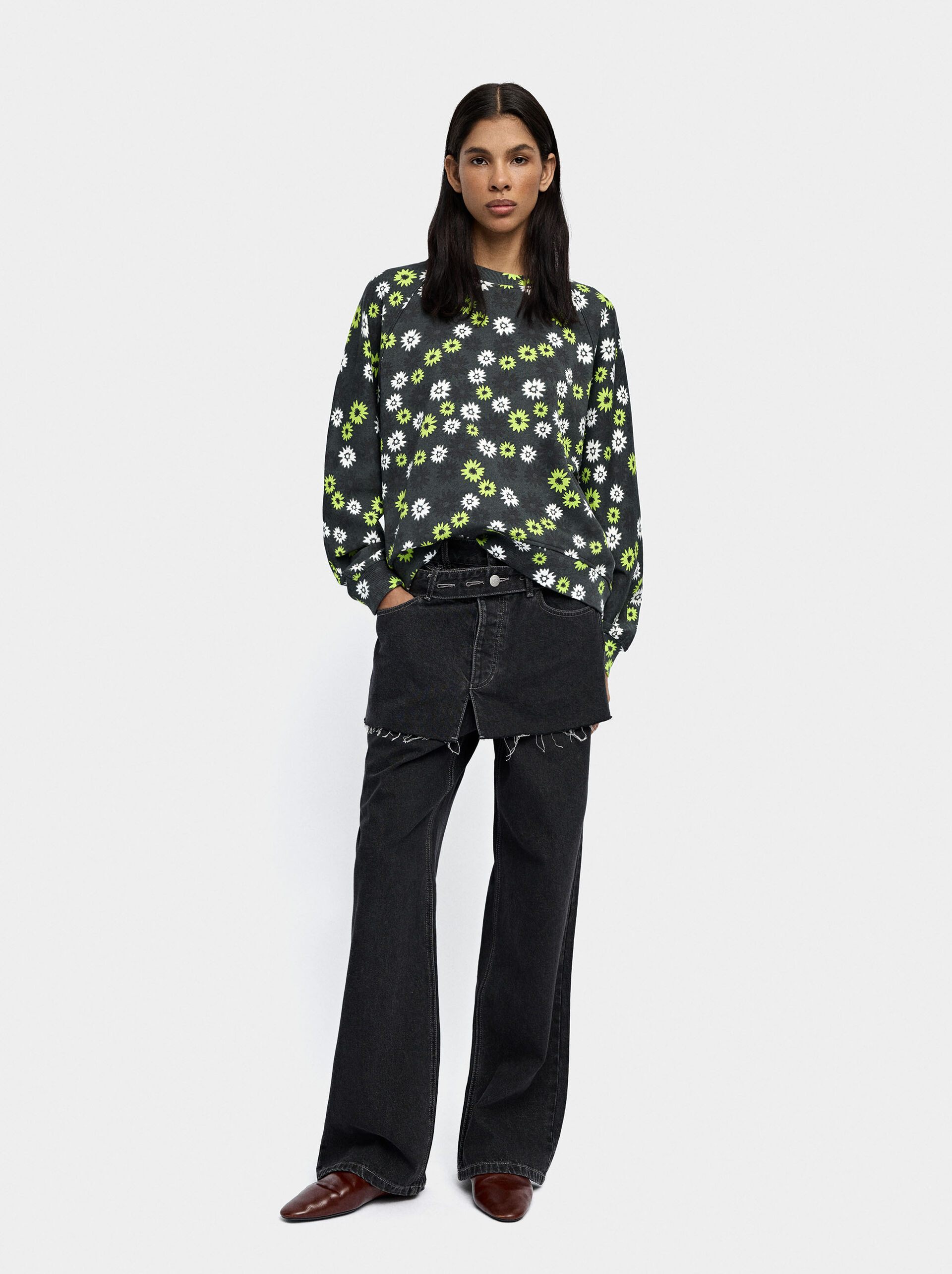 Sweatshirt with polka dots image number 0.0