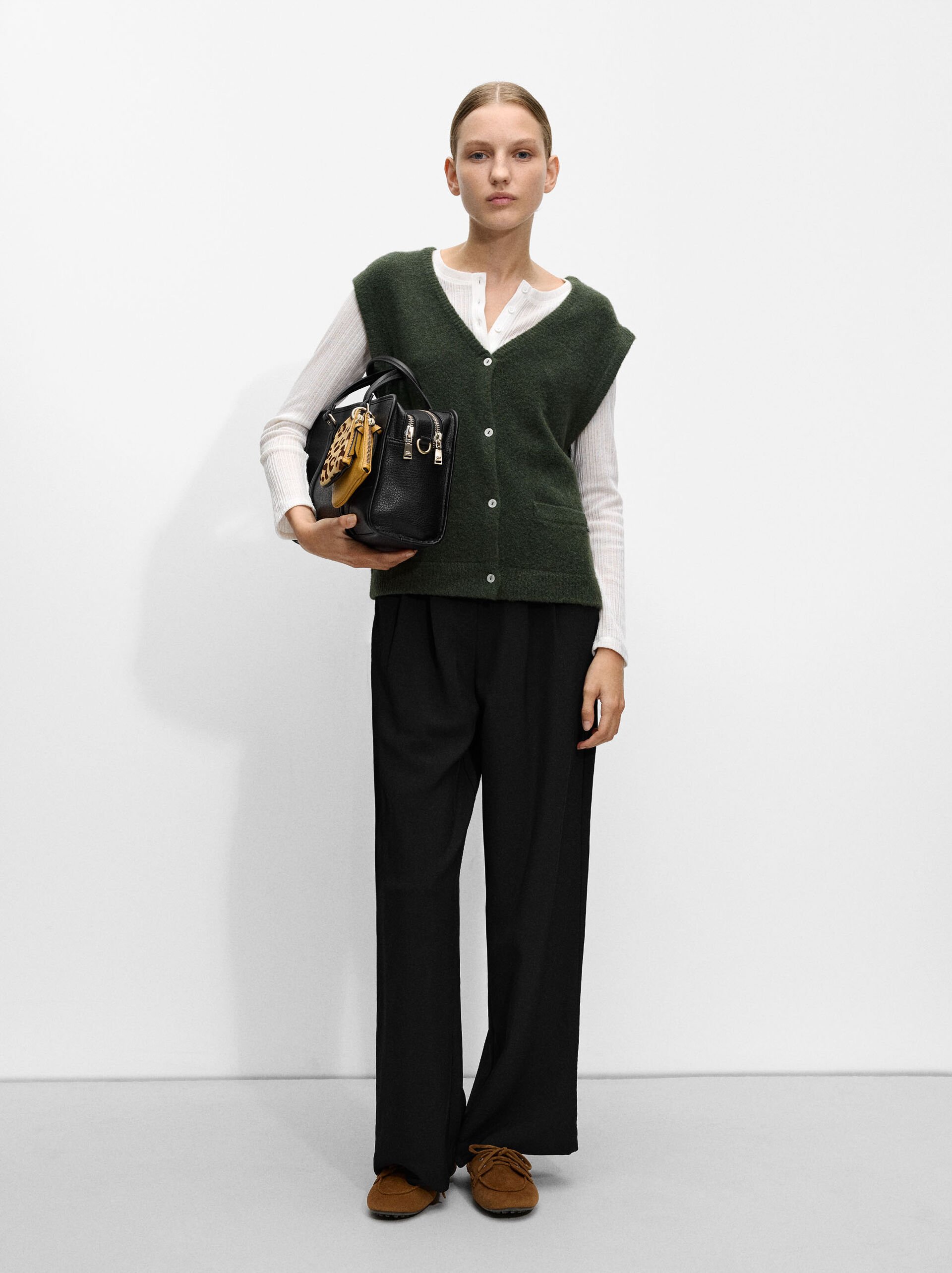 Flowing pants with pleats image number 0.0