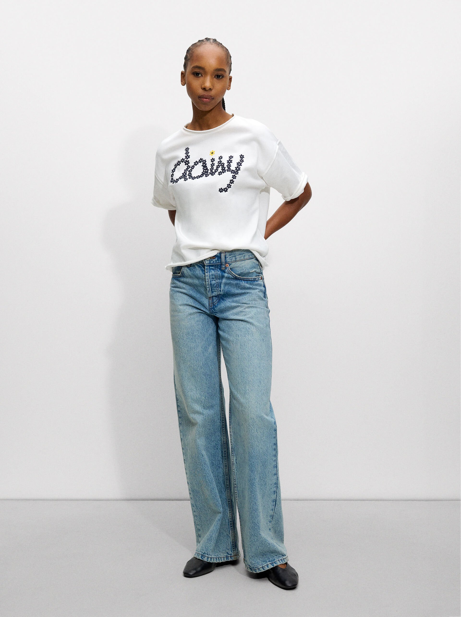 Embroidered t-shirt image number 4.0
