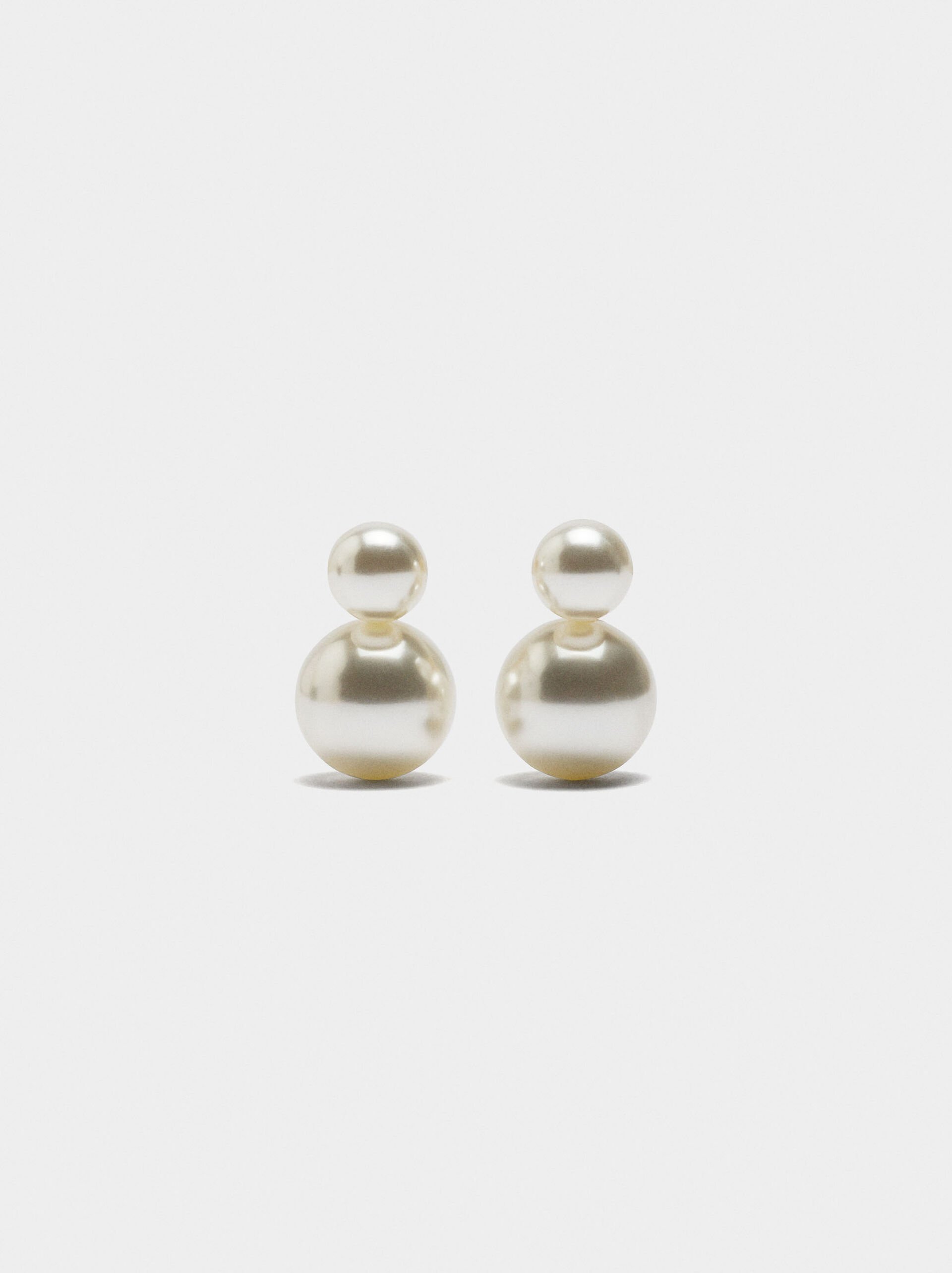 Short earrings with pearls image number 0.0