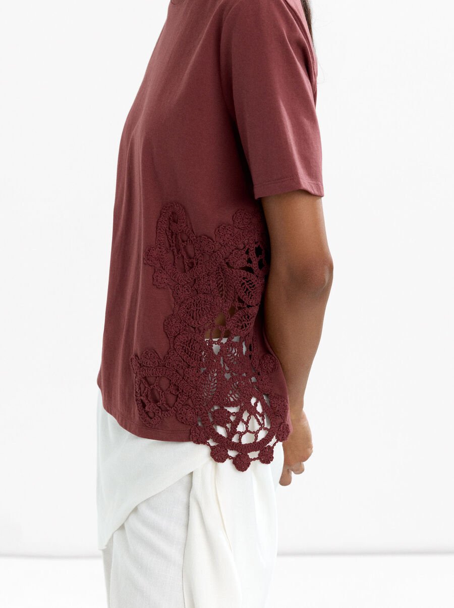 100% cotton embroidered T-shirt