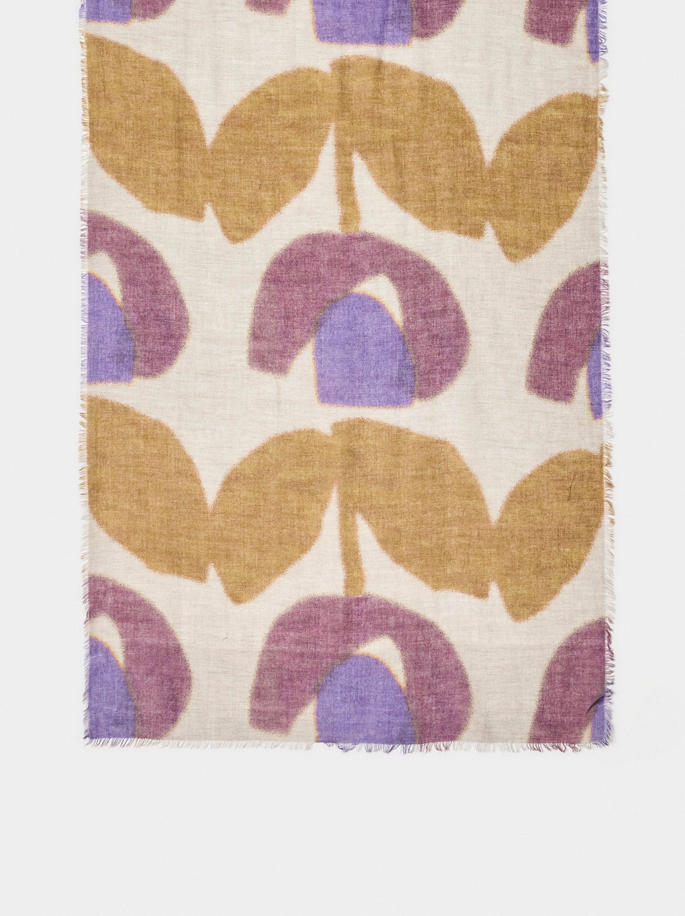 Printed scarf made of wool and cotton image number 2.0