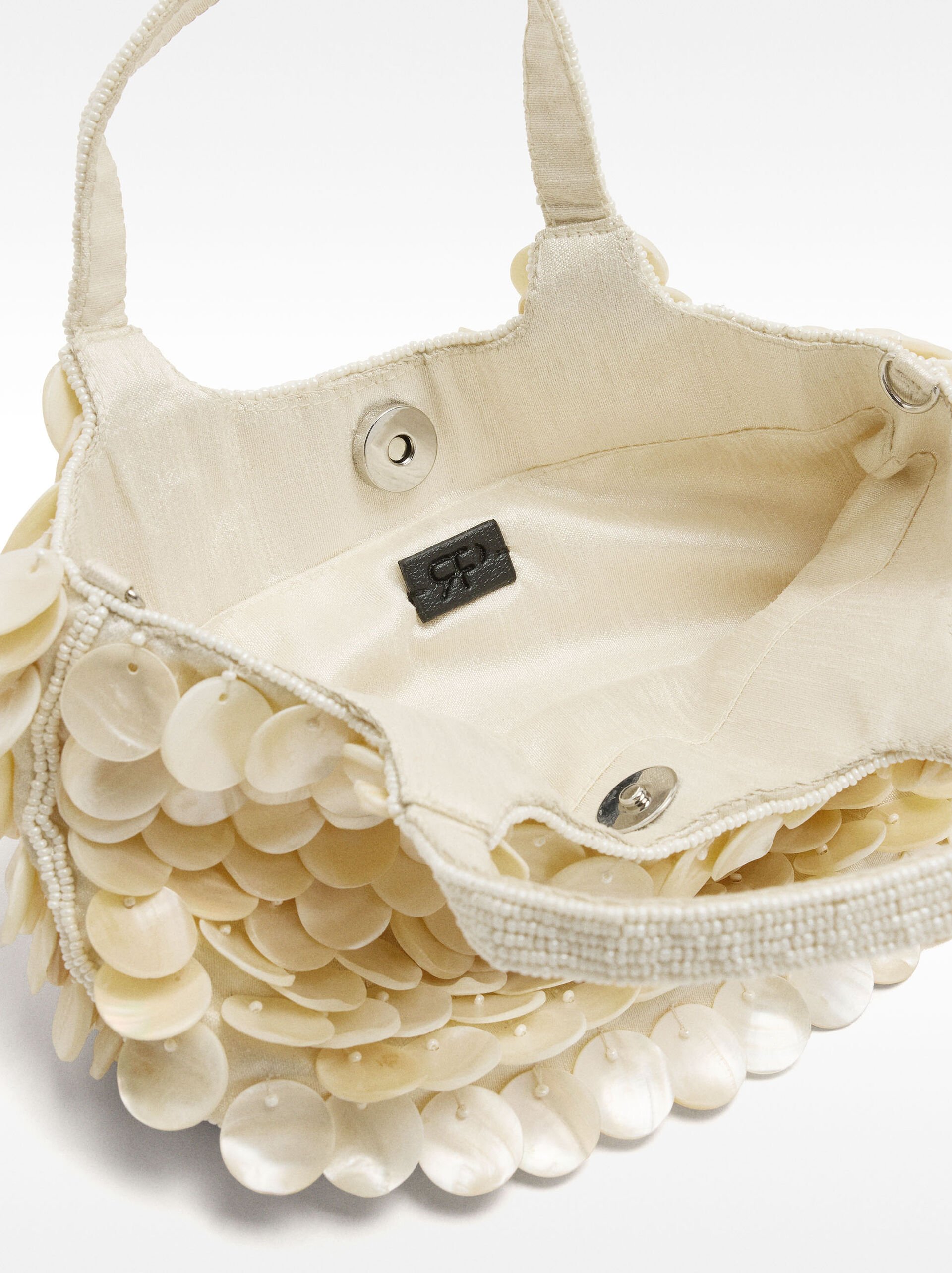 Party bag with shells image number 3.0
