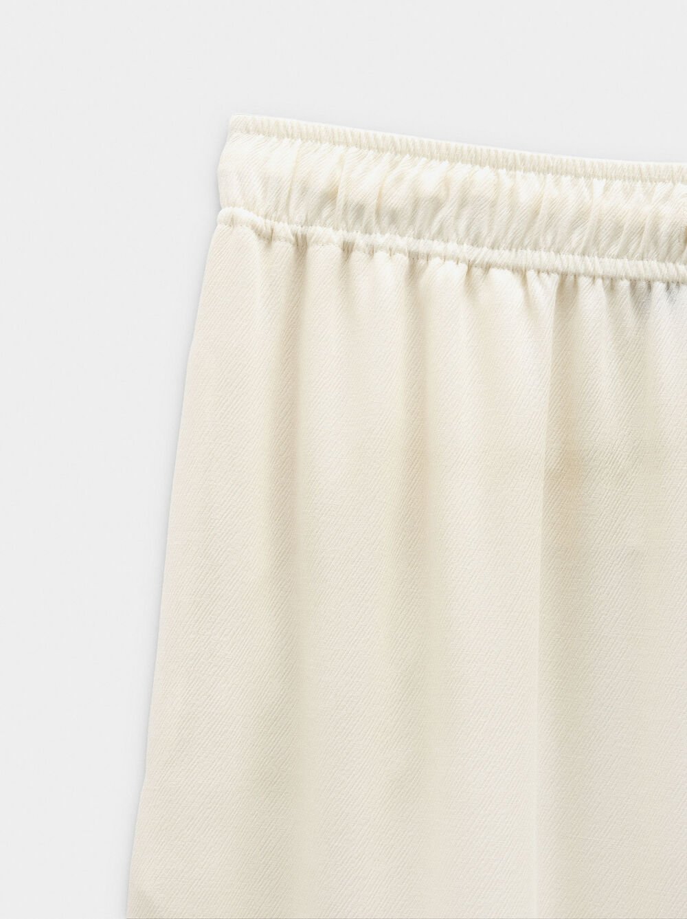 Trousers of lyocell with elastic waist