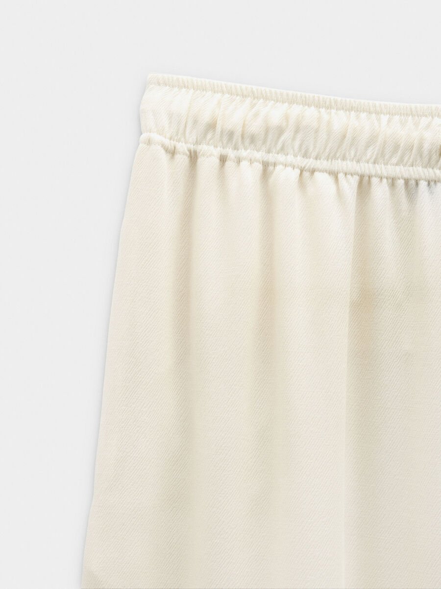 Trousers of lyocell with elastic waist