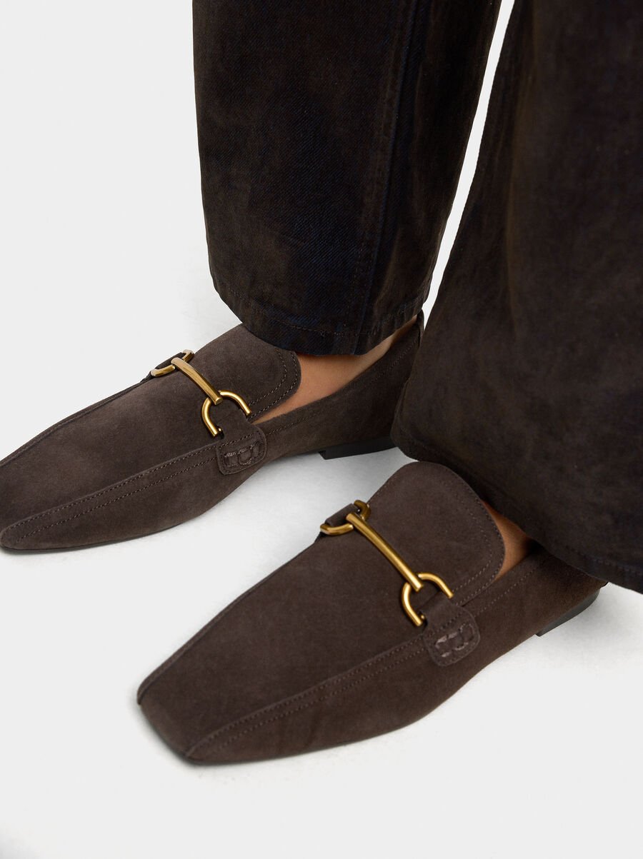 Leather moccasins with metallic detail