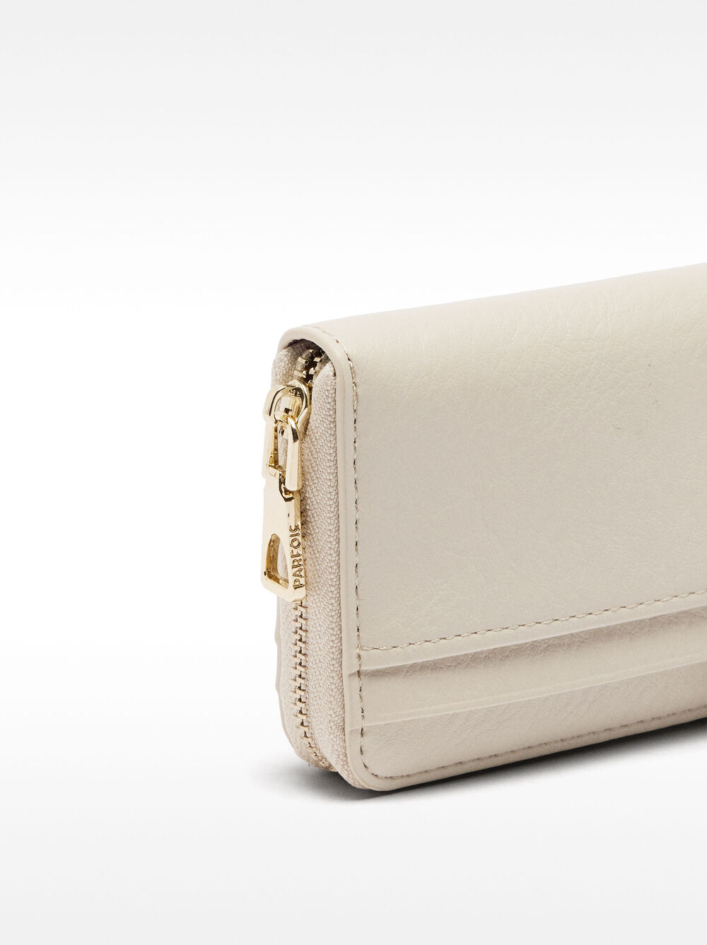 Basic textured wallet