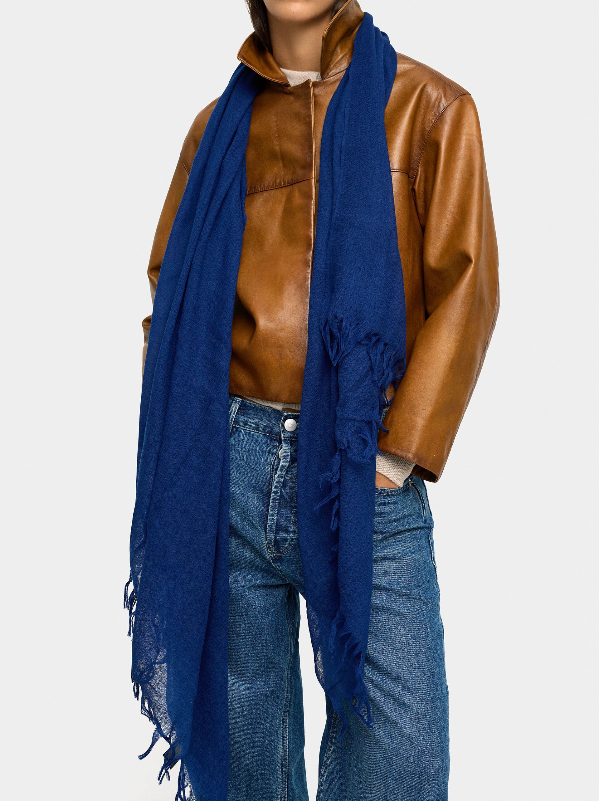 Wool pashmina with fringes image number 1.0