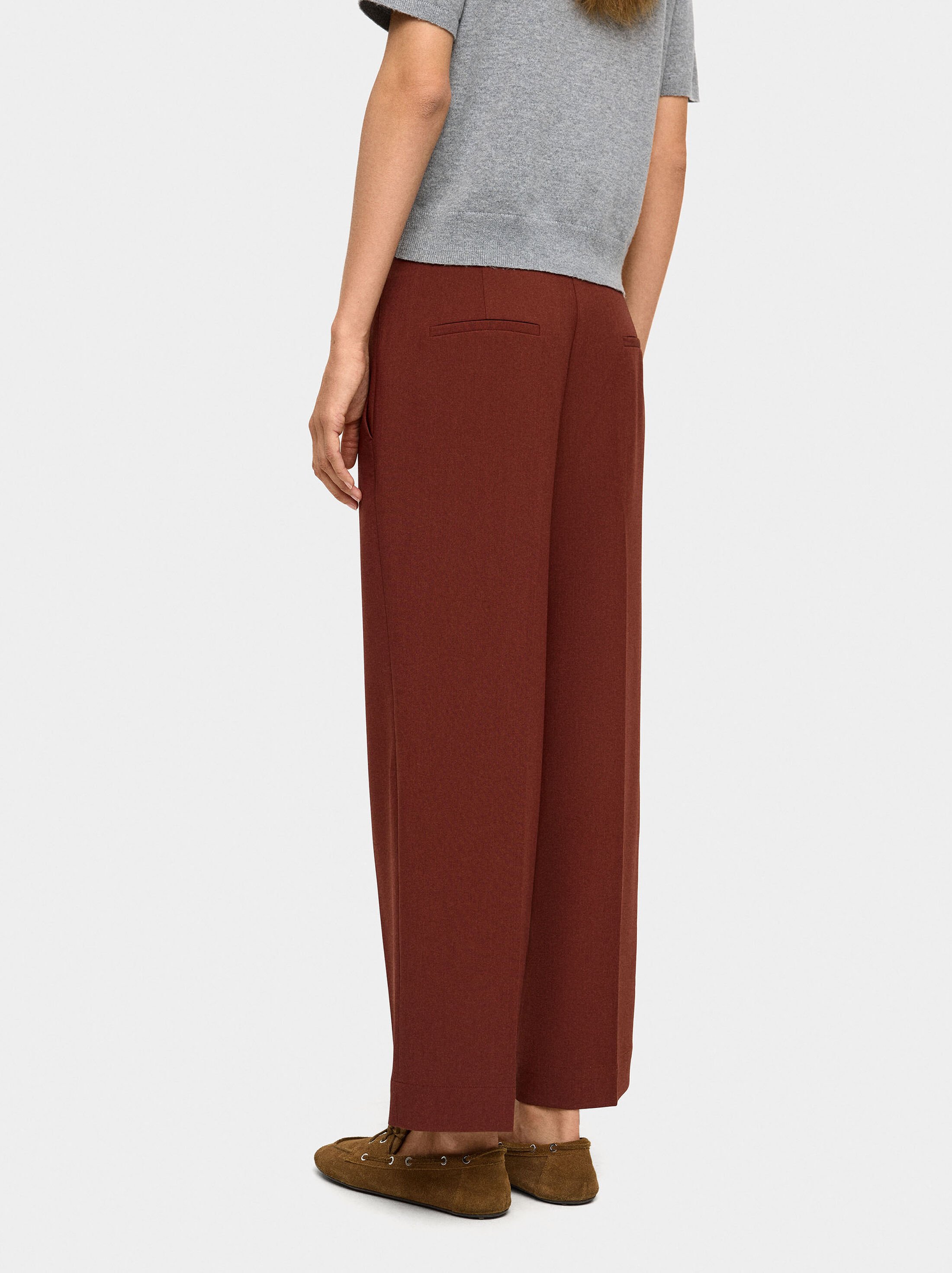 Pantalons fluidos con bolsillos image number 4.0