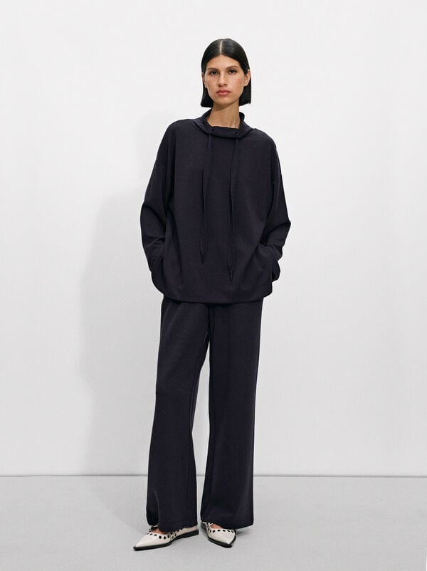 Pants with elastic waistband