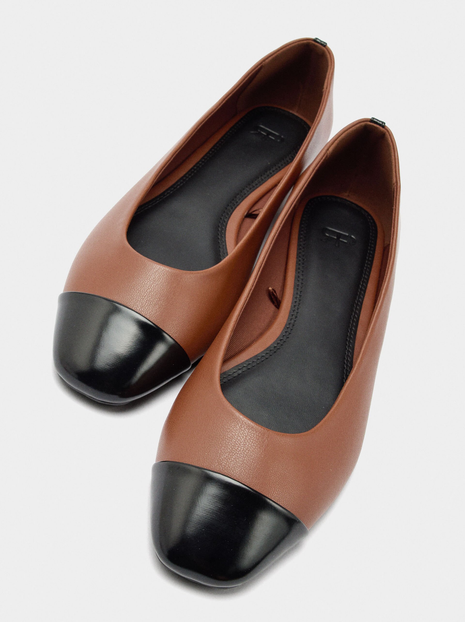 Contrast ballet flats  image number 4.0