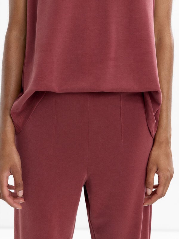 Pleated trousers with elastic waist