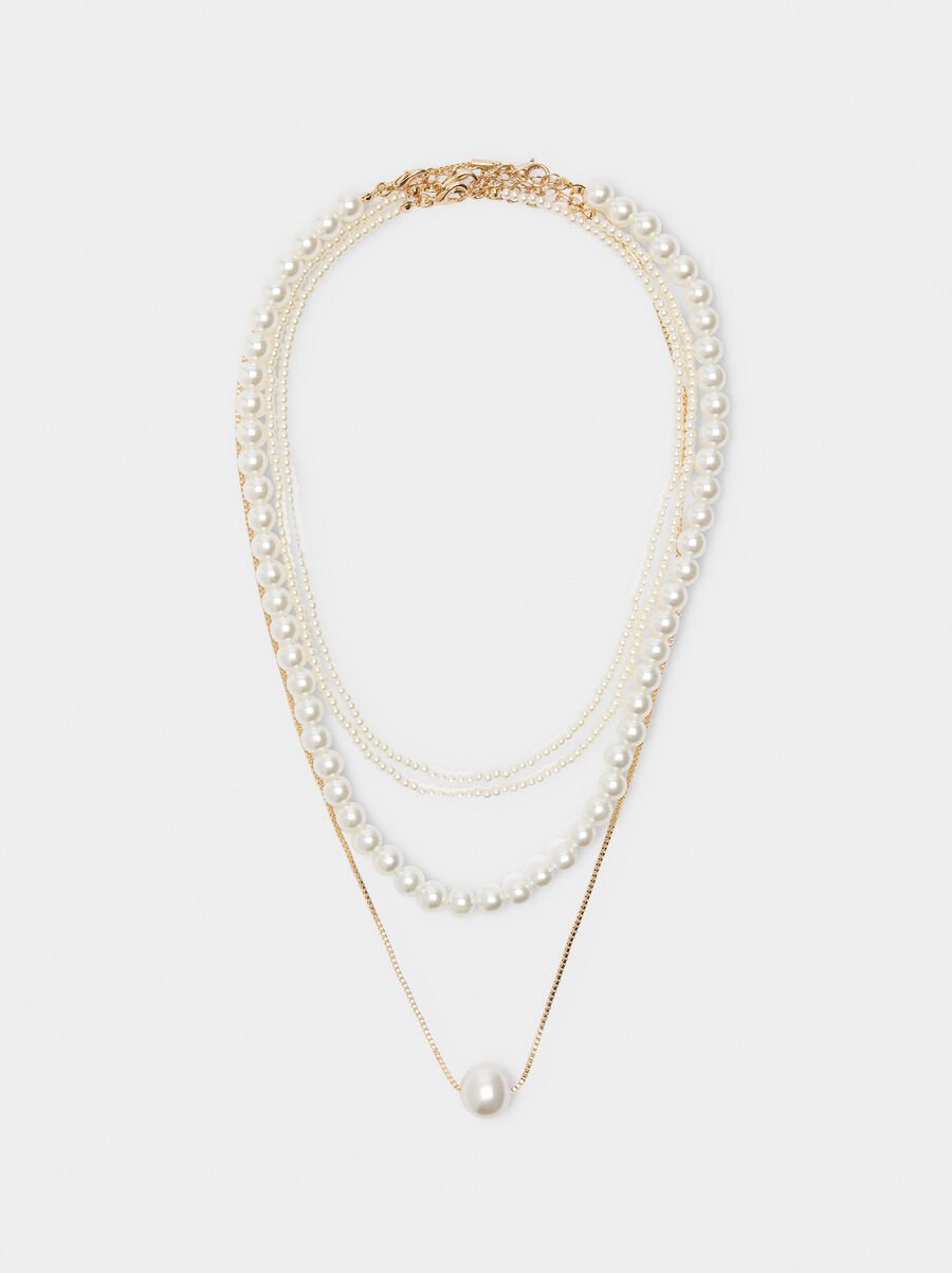 Set of short necklaces with pearls