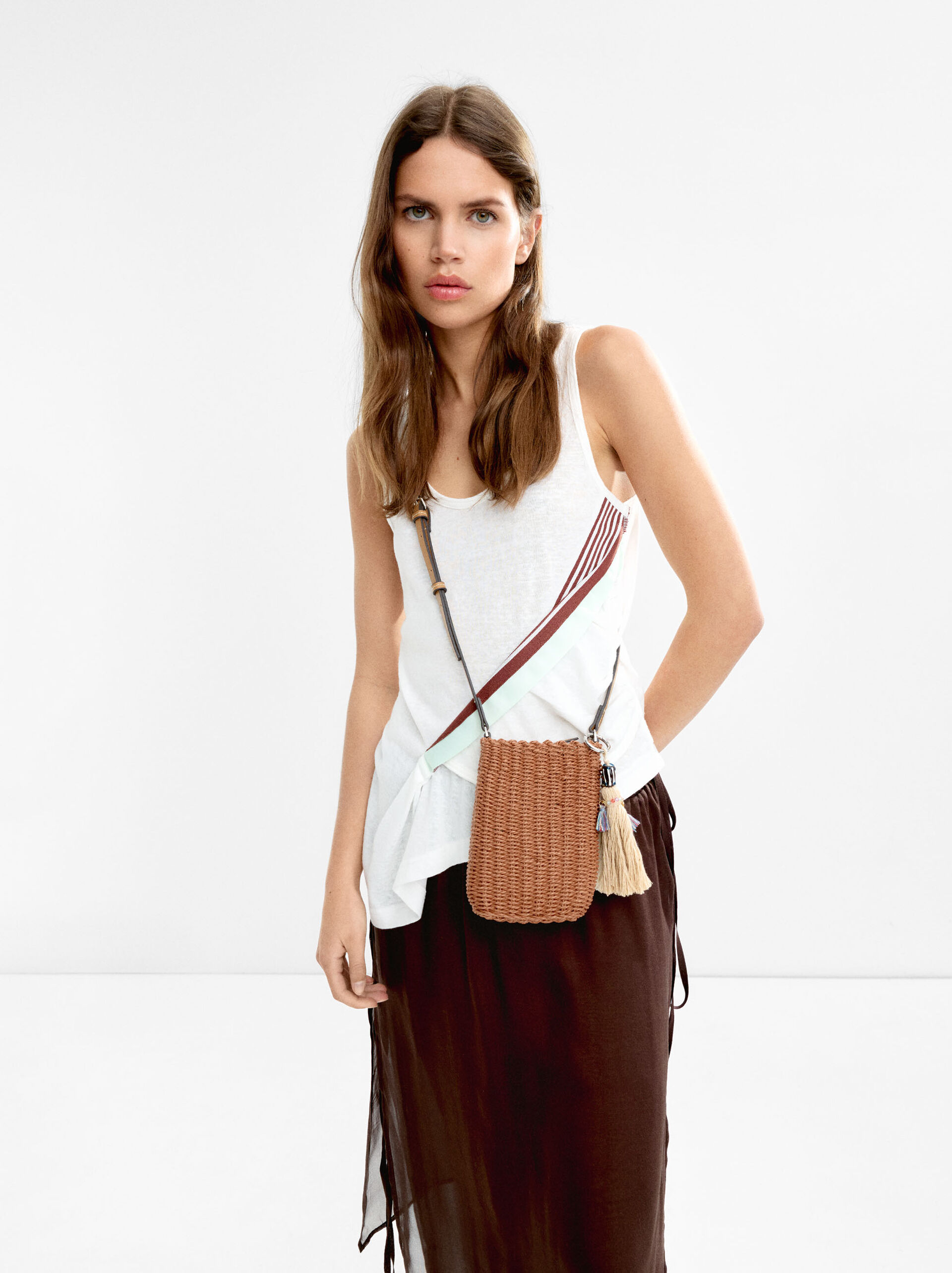 Straw effect phone bag image number 1.0