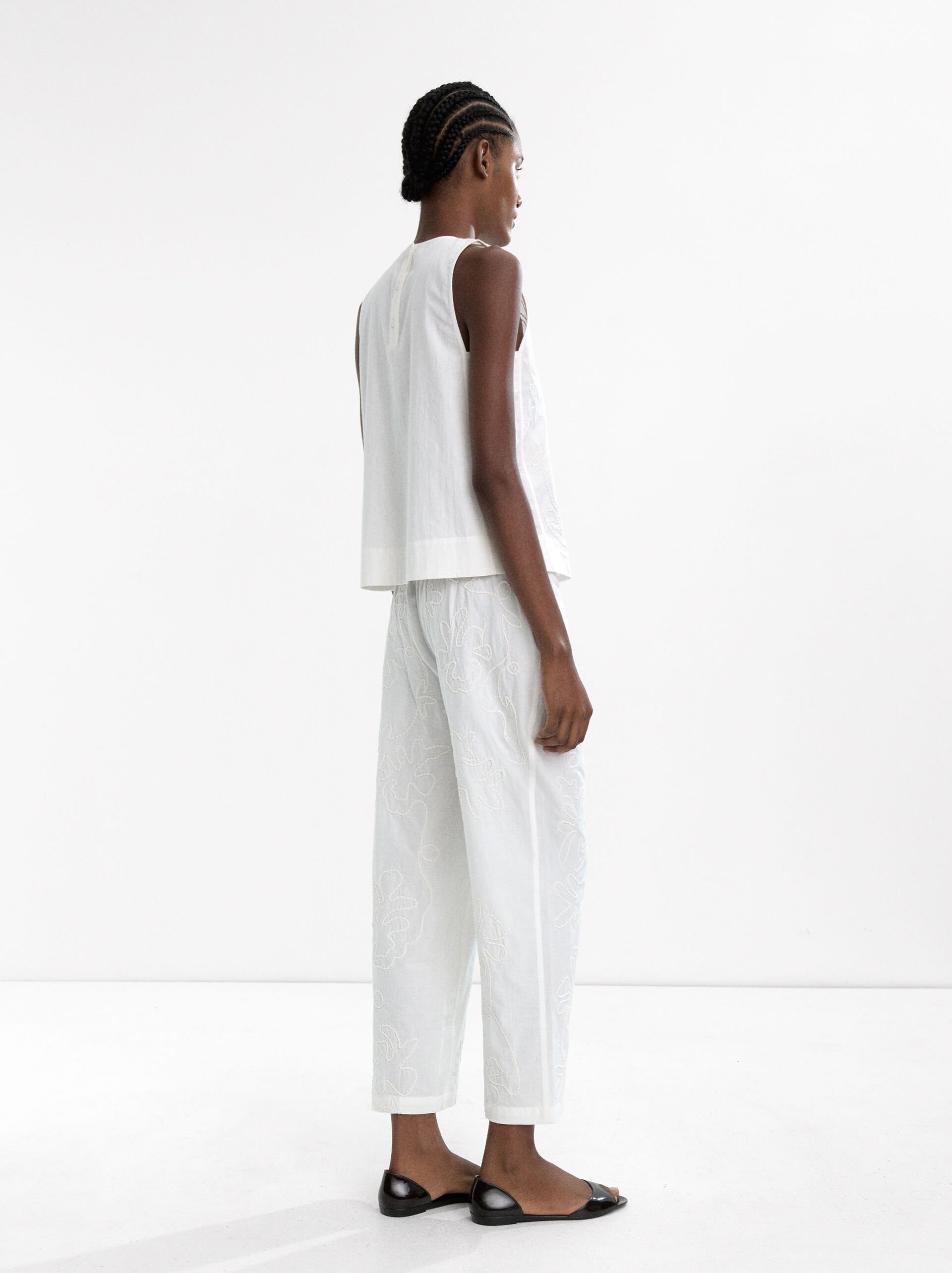 Pantalon avec broderies 100 % coton image number 4.0