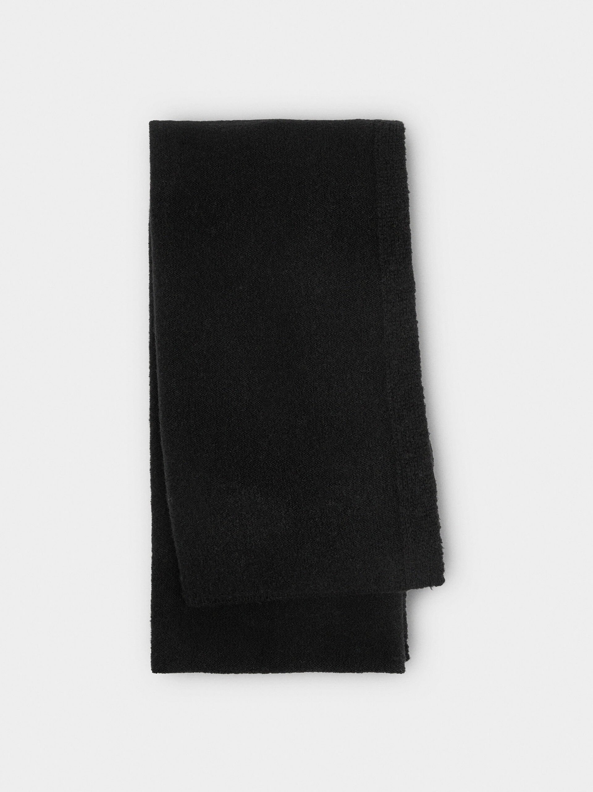 Plain scarf with ribbed edges image number 0.0