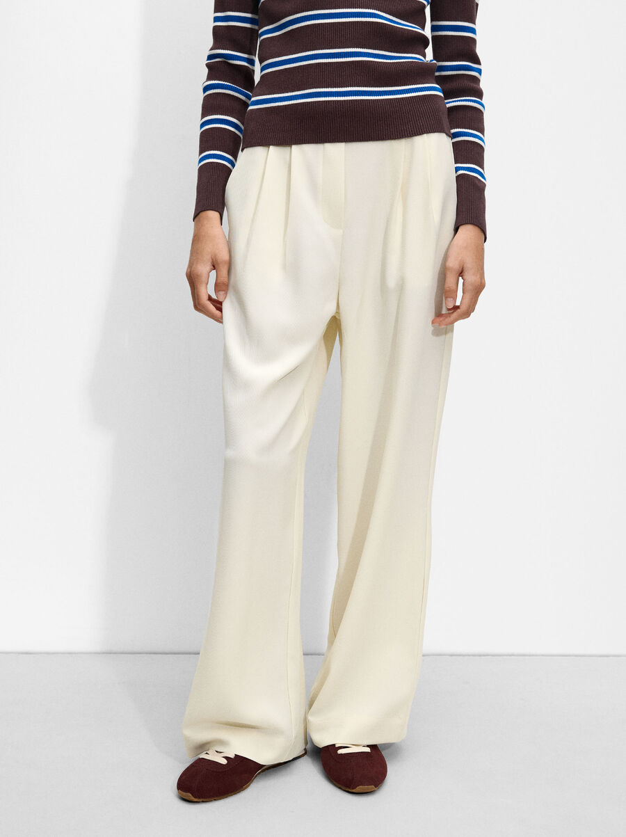 Flowing pants with pleats