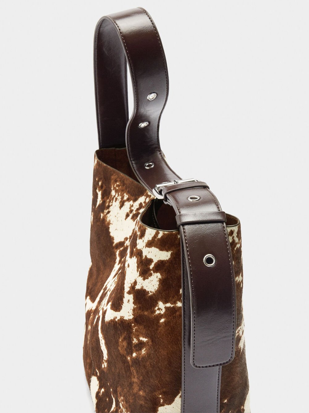 Shoulder bag with leather