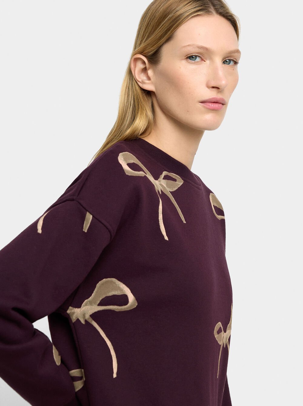 Sweatshirt with printed bows