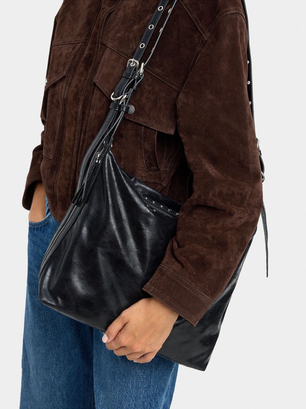 Bolso de hombro con tachuelas
