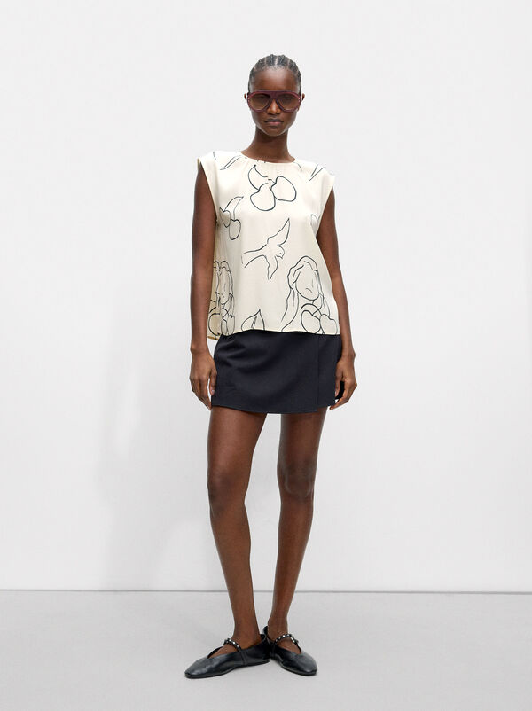 Sleeveless printed top