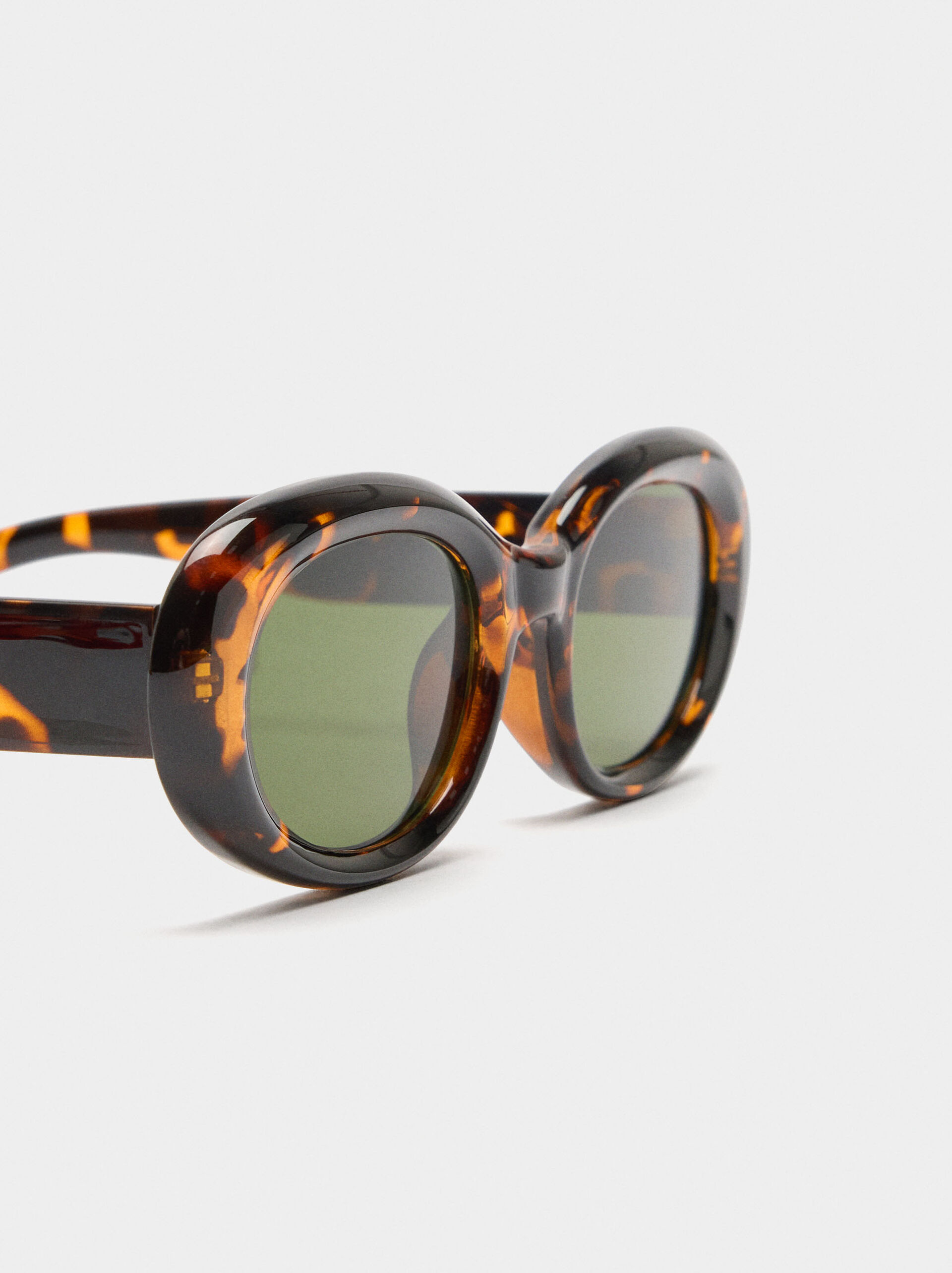 Oval sunglasses image number 1.0