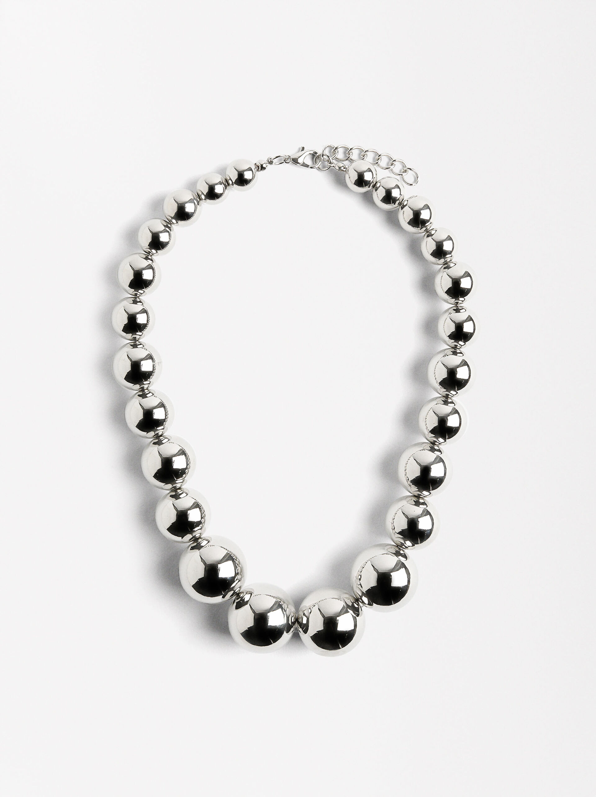 Collar corto con bolas metalizadas image number 0.0