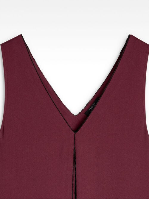 Langes Kleid mit Perlendetail