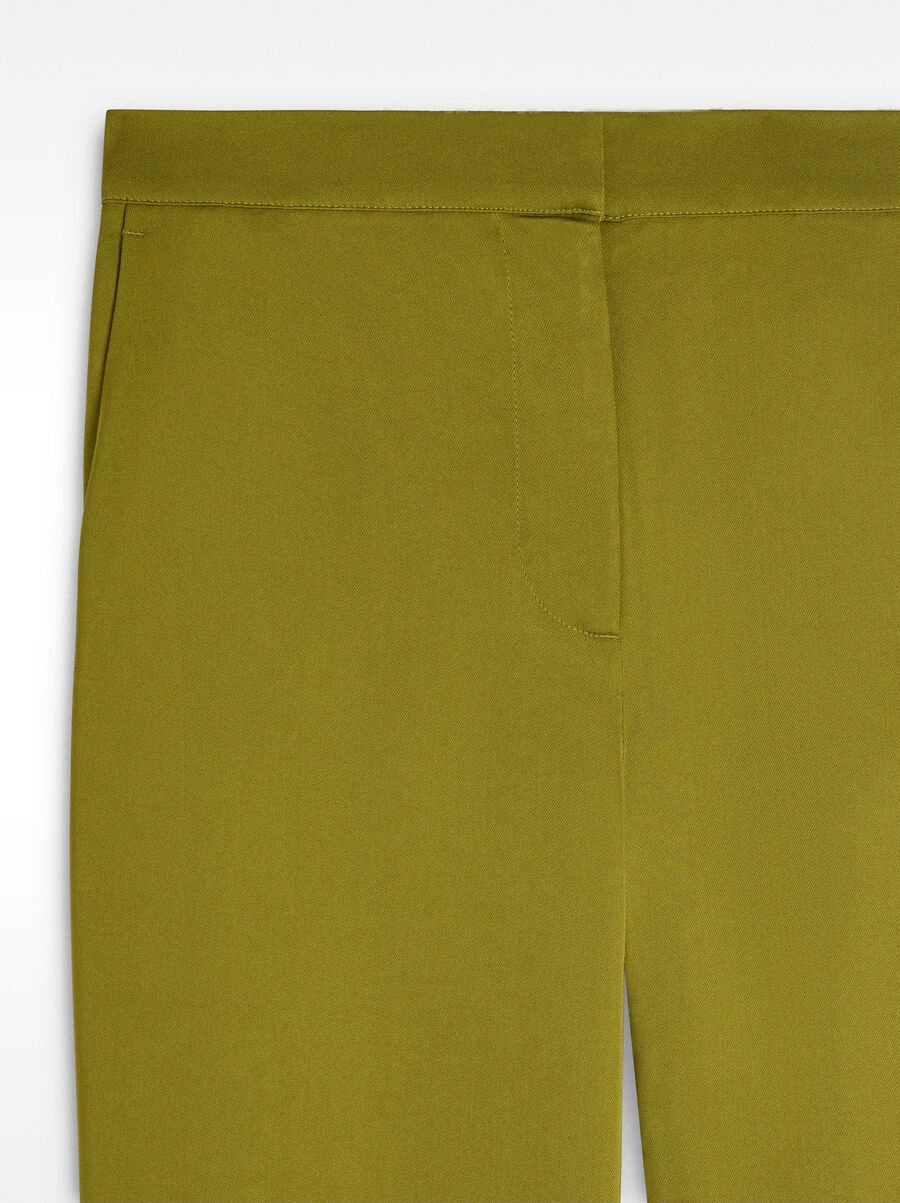 Straight trousers with pockets