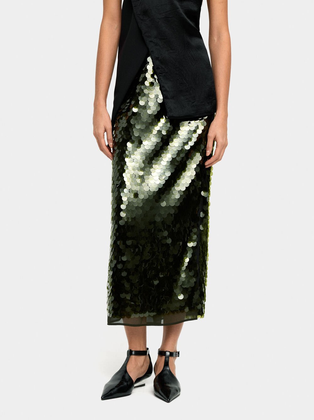 Long skirt with sequins