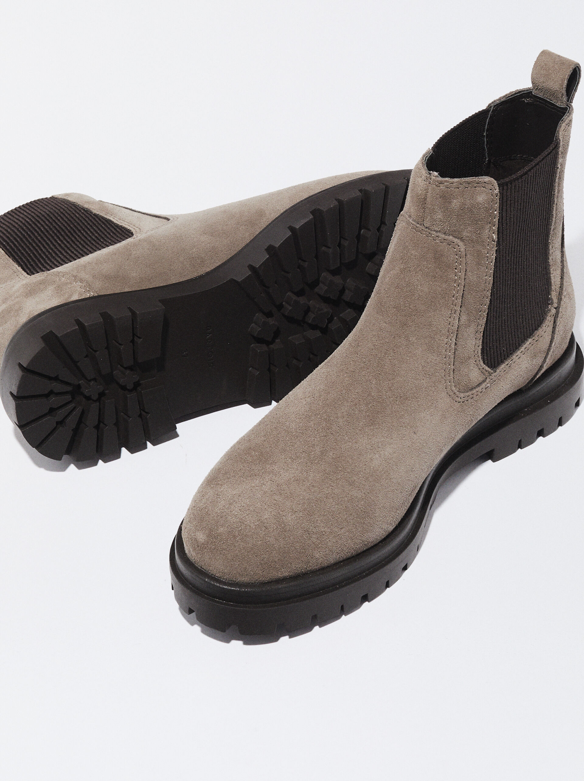 Online Exclusive - Flat Leather Ankle Boots image number 4.0
